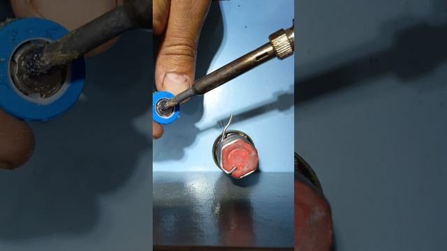 Маленькое видео о том как заслуживать контакты аккуму