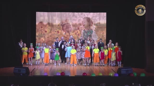 Отчётный концерт народной хоровой студии «Солнышко» при участии других коллективов. смотреть онлайн