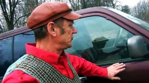 Сверлил Буравчиком отверстие в земле,  да  так что, пришлось  продавать свою машину ..