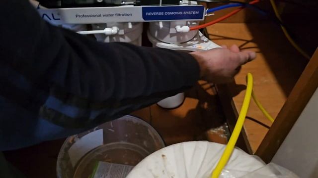 Чистая вода за 5 минут! Замена фильтров системы обратн? смотреть онлайн