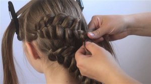 Красивая прическа на выпускной для девочки / прическа на длинные волосы