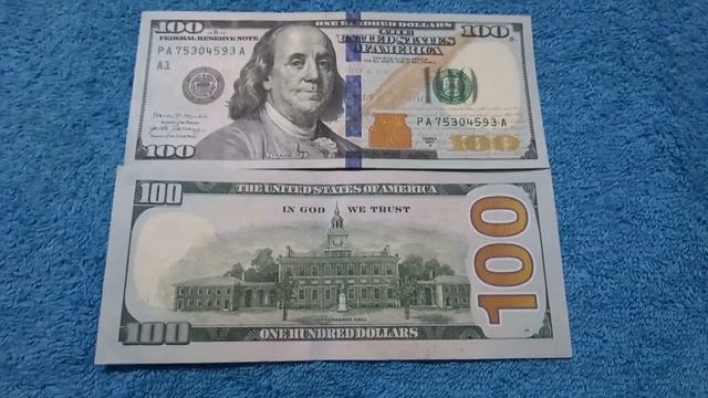 ДВЕ БАНКНОТЫ по 100 ДОЛЛАРОВ на синем полотенце 2 Марта, смотреть онлайн