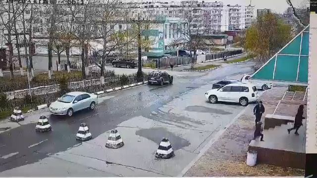 16 июня 2024 г.Город Оха,Медведь в центре Города смотреть онлайн
