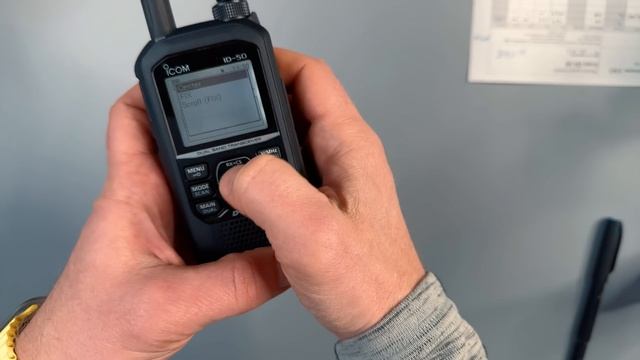 Icom ID-50. Одна из лучших радиостанций в 2024 году! смотреть онлайн