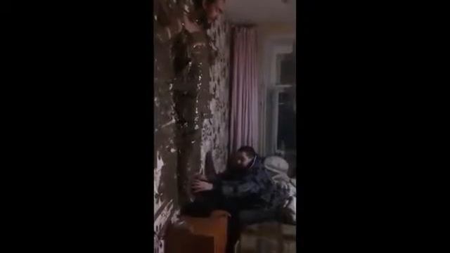 Приколы — Чем занимаются парни, когда им скучно смотреть онлайн