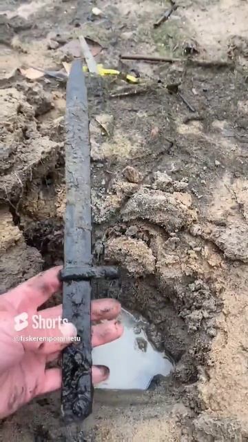 Что можно найти на обмелевшей речке.💥💥💥 #металлоис? смотреть онлайн