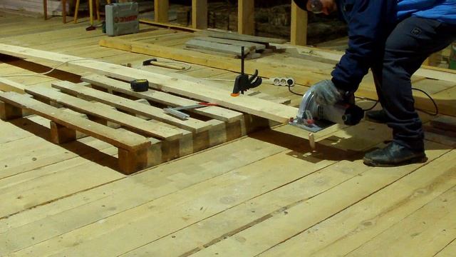 Черновой пол, недорого, но надежно. Мансарда. Продолжаю работать. | 🍀 Строю САМ