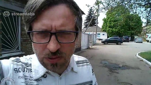 Добро пожаловать на стрим в город Борисполь! Бухгалтер ведёт прямой эфир неподалеку от морга ЦРБ смотреть онлайн