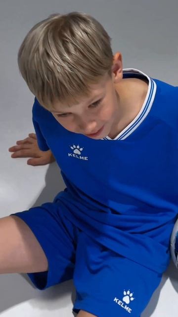 Детская футбольная форма KELME Football Uniform Set смотреть онлайн