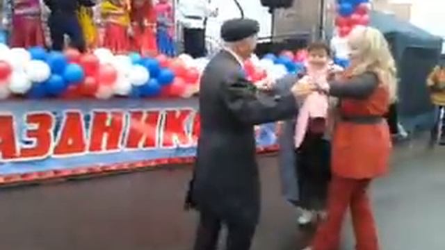 Прикол. Дед зажигает_04.11.2013 смотреть онлайн