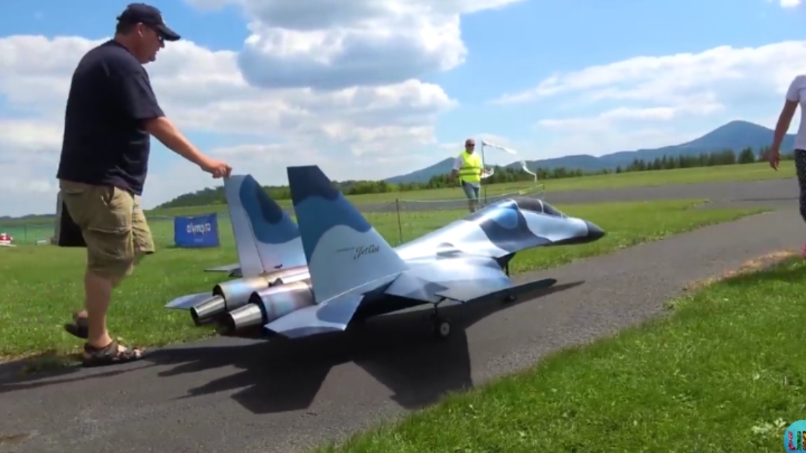 Модель военного самолёта смотреть онлайн