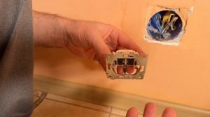 Как заменить розетку за 5 минут БЕЗ ЭЛЕКТРИКА. Пошагов?