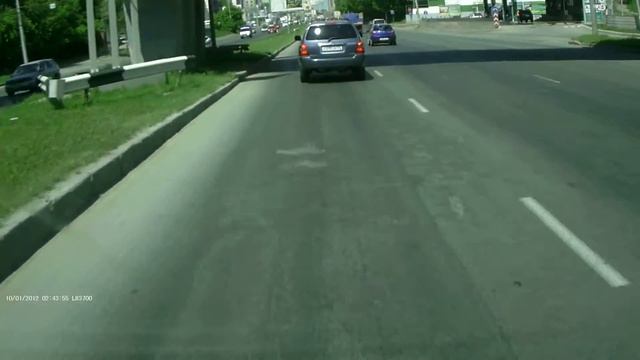 сдавая назад - смотри в зеркала