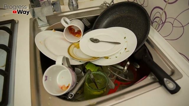 Холодной ночью в лесу, нашёл замерзающую девочку и забрал домой. Когда наступило утро… смотреть онлайн