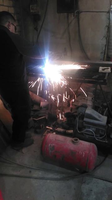 резка будущих подкладок под резцы .на 16к20 и дип 300 смотреть онлайн