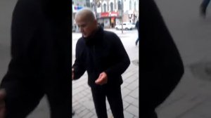 Дед орет матом