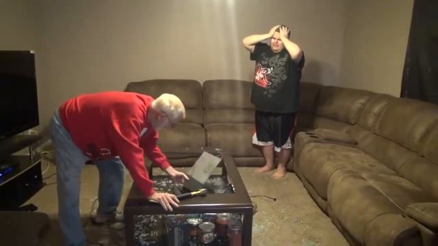 Злой дед разбил Sony PlayStation 4 (русская озвучка)