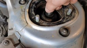 Замена опор передних стоек AUDI A6 / 100 45й кузов.