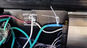 Установка активного сабвуфера Piranha 12A Marine V.2 от DL Audio