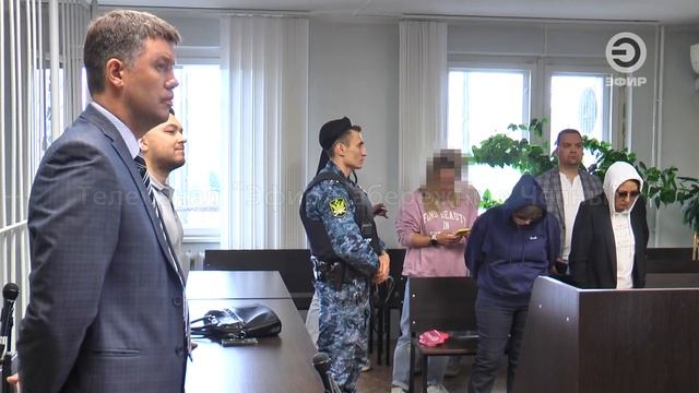 Еще на старте слушаний суд засекретил дело - прессу пустили только на оглашение приговора. смотреть онлайн