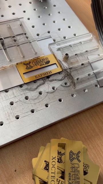 Изготовление бейджей. Лазерная гравировка. Лазер-крым смотреть онлайн