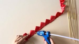 Роза из атласных лент с блестками