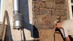 Кокосик штукатурит фасад дома из шлакоблока