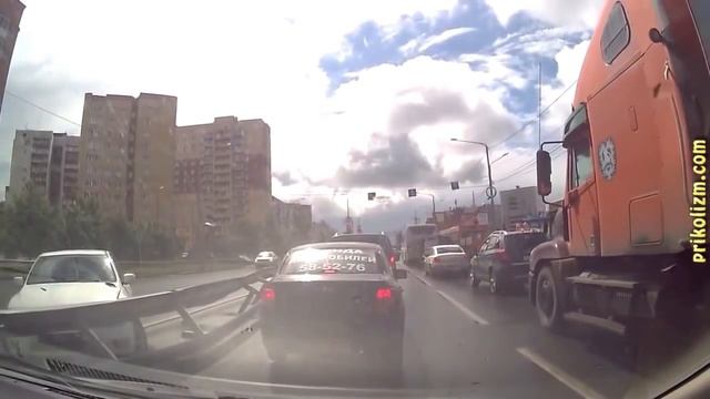 Авто приколы разных годов Самые лучшие авто приколы разного времени с парнями и девушками смотреть онлайн
