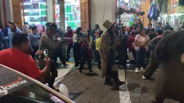 С ружьём и голым задом! Самый  уморительный  карнаваль?