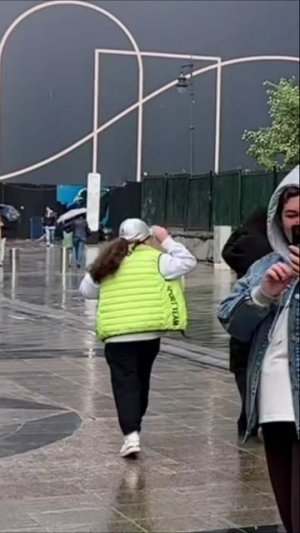 ПРАНК притворился БОМЖОМ спел на улице / реакции людей #ОлегЛейман