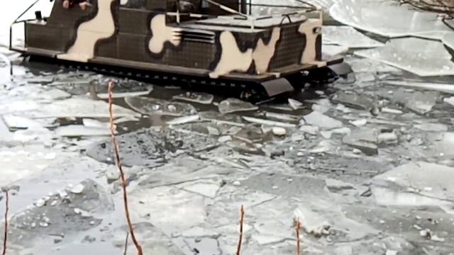 Гусеничный вездеход бродяга м. Тест драйв, ломаем лед