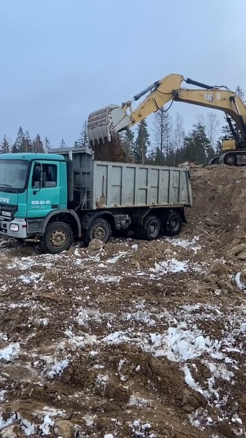 Погрузка #самосвал в карьере. #экскаватор #большегруз # смотреть онлайн