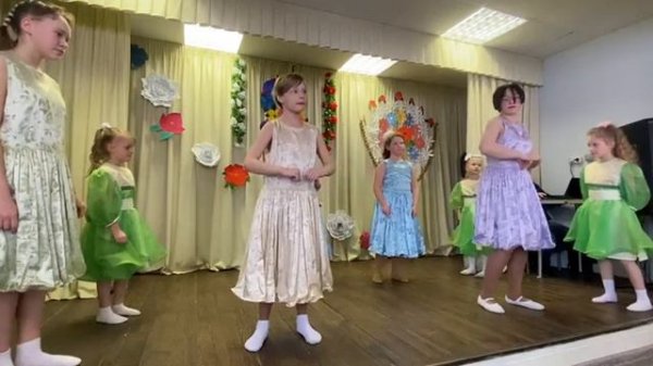 танец белые розы жёлтые тюльпаны