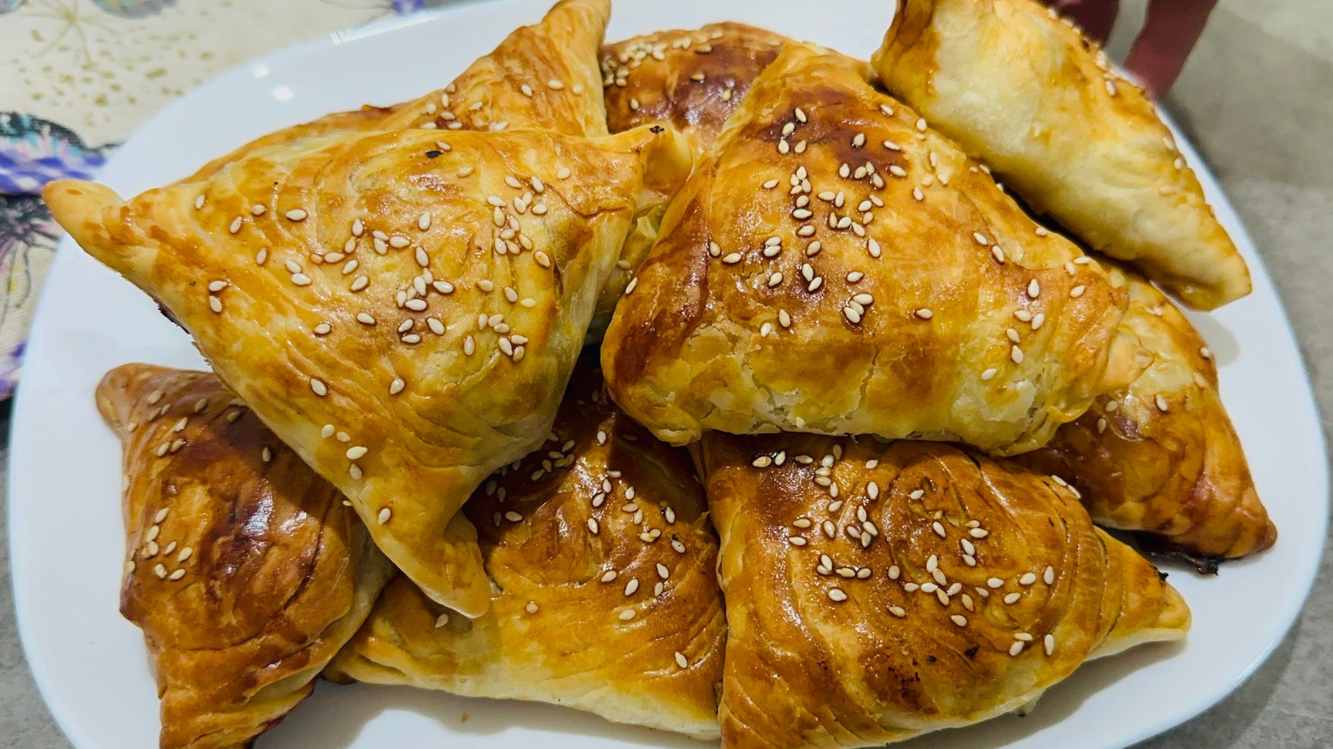 Самса с фаршем / Слоеная самса с фаршем и луком в духовке в домашних условиях (хрустящая ммм) смотреть онлайн