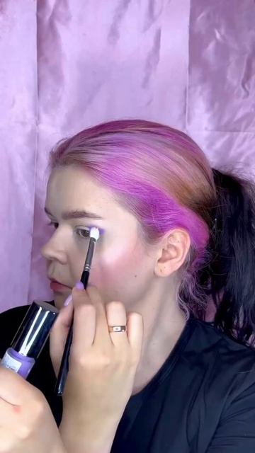 Фото з цим кольором надихнули на такий макіяж, зроблен смотреть онлайн