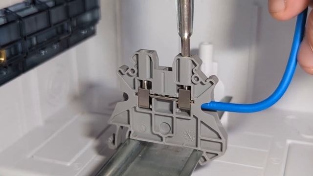 Подключение проводников к винтовым клеммам 