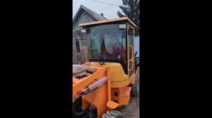 Китайский мини погрузчик с кабиной.