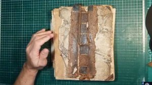 Реставрация книг дома. Реставрация книги в составном (кожа бумага) переплете.