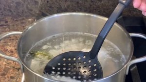 Как правильно сварить сочное куриное филе для салатов