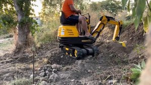 Работа на самом маленьком мини - экскаваторе Mini Excavator 29