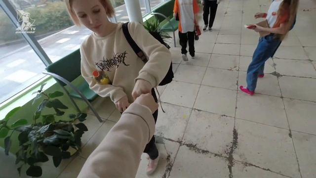 Орлятский вайб «подарок за улыбку» смотреть онлайн