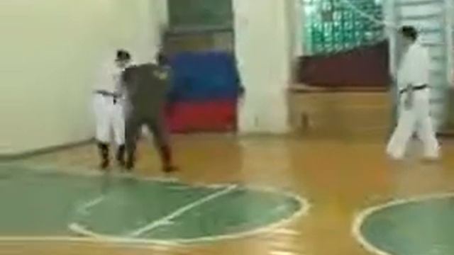 Каратист vs рукопашки=позор! смотреть онлайн