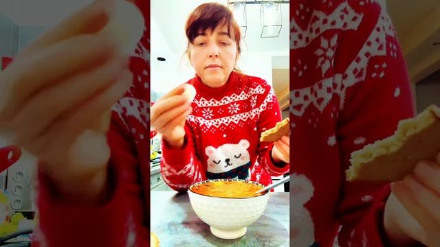 Чувствуешь как это вкусно? Мукбанг Красный Борщ с крас смотреть онлайн