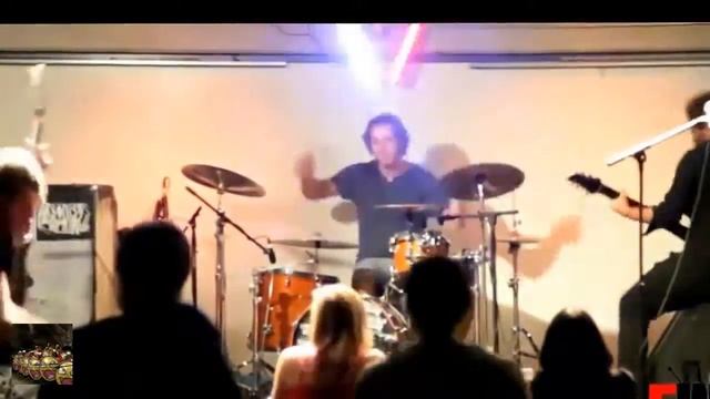 очень драйвовый гитарист, жесткий прикол смотреть онлайн