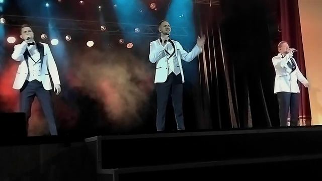 То, что бесконечно танцевали на танцплощадках СССР. Так может исполнить только BASSO_NOVA