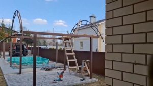 Установил арки для навеса. Строим мангальную, зону барбекю.