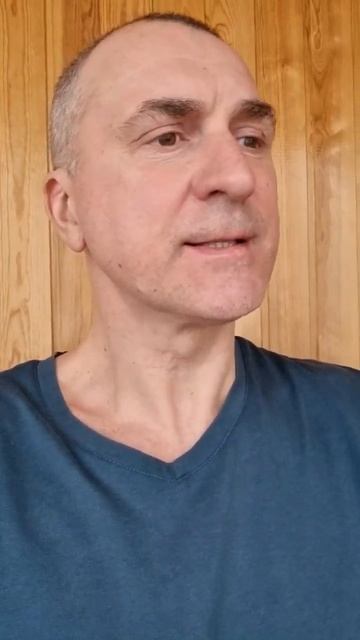 Настоящий мужчина не сможет спокойно смотреть, как слабая женщина тащит тяжелые сумки. смотреть онлайн
