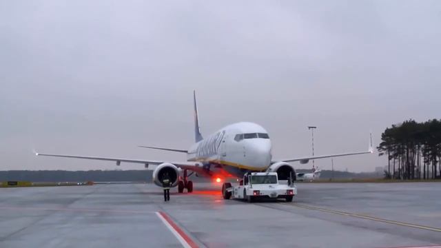 Безводильный аэродромный тягач TLD TPX 200