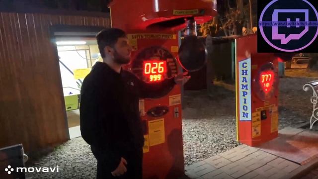 Равшан бьёт грушу на улице смотреть онлайн