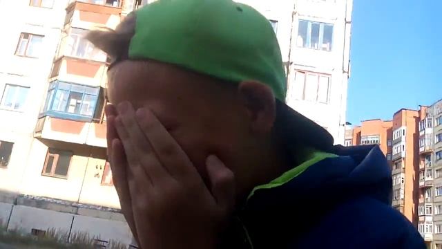 Мальчик убегает смотреть онлайн